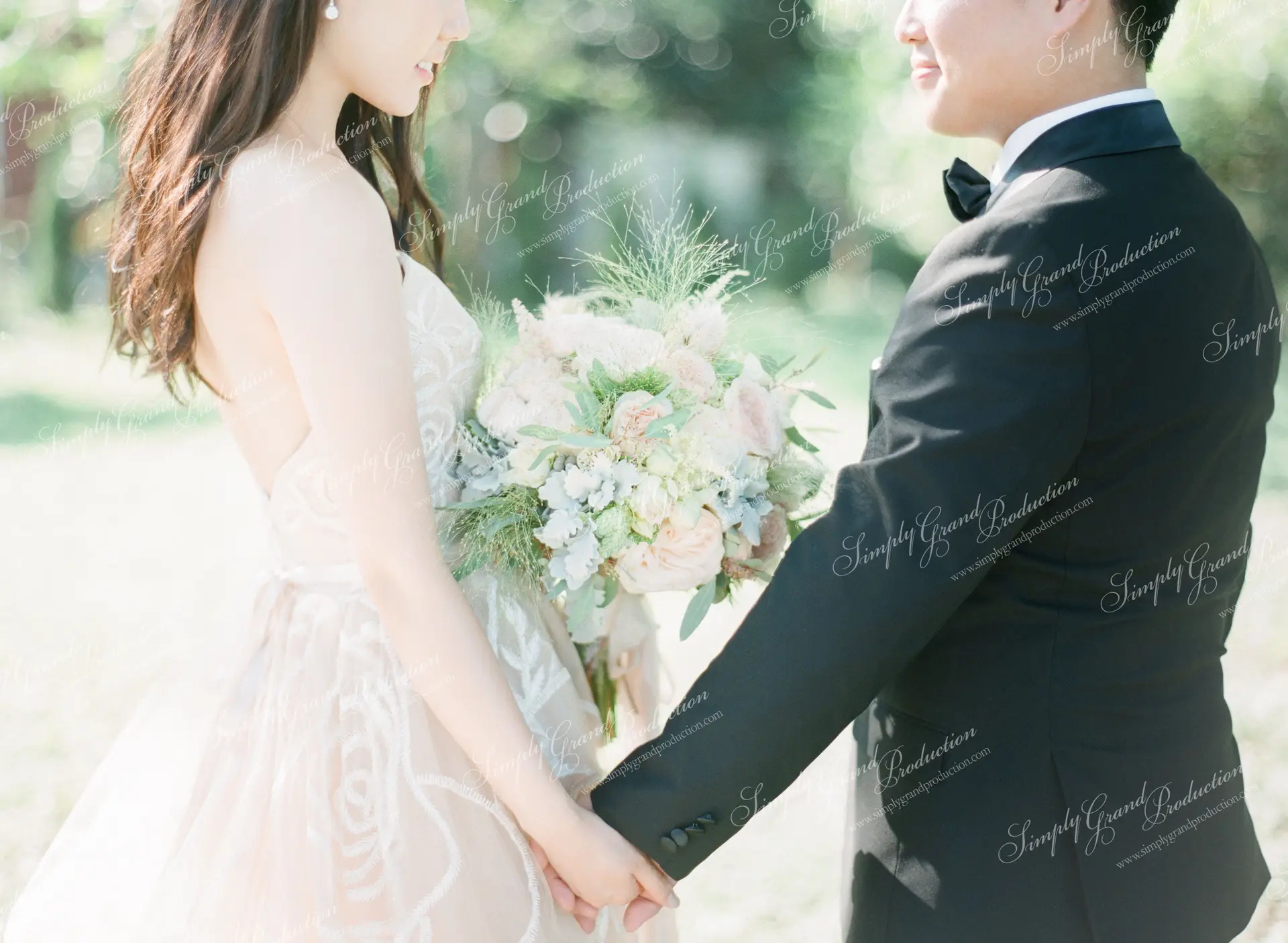 Simply_Grand_Production_Outdoor_wedding_decoration_photoshoot_Adventist_College_bride_groom_bouquet_2_3.JPG